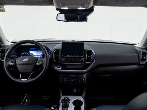 Used 2022 Ford Bronco Sport Outer Banks image 9