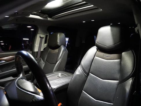 Used 2015 Cadillac Escalade ESV Luxury image 18