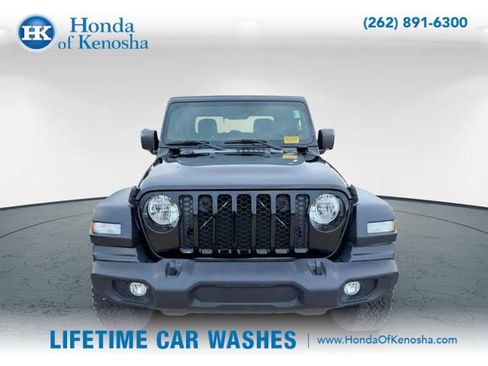 Used 2020 Jeep Gladiator Sport w/ Technology Group image 2