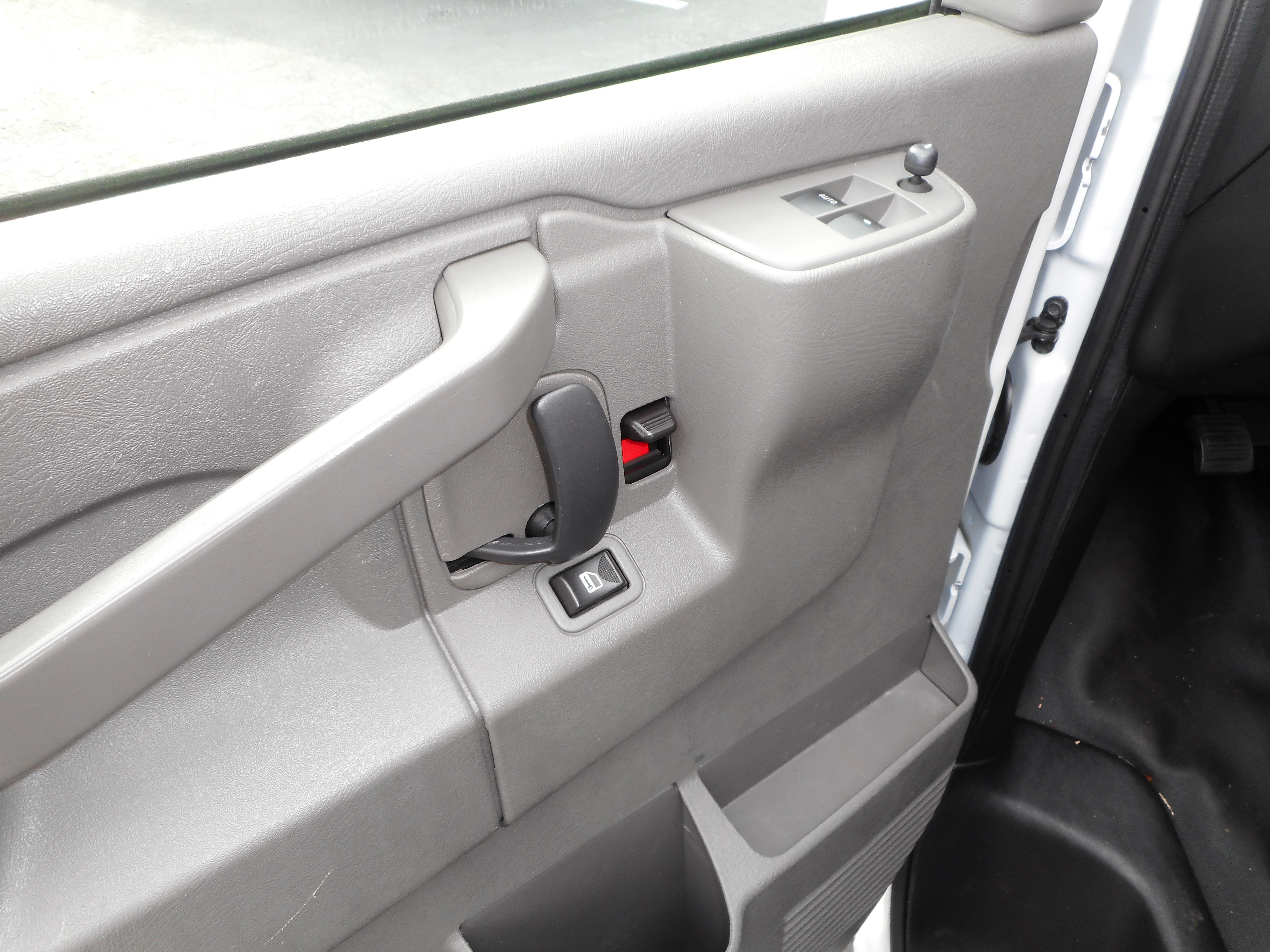 Used 2017 Chevrolet Express 2500 LS RWD image 16