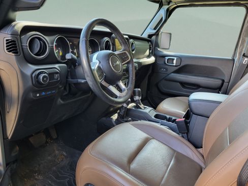 Used 2023 Jeep Wrangler Unlimited Sahara w/ Cold Weather Group AWD/4WD image 16