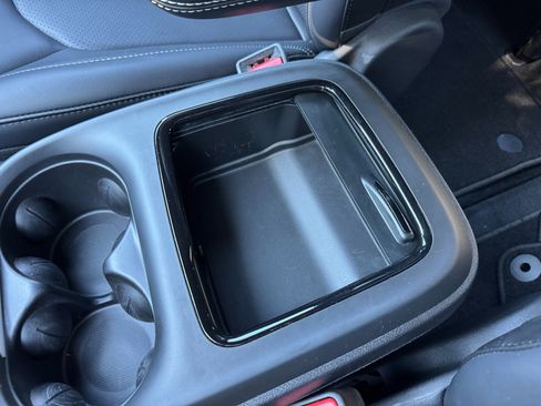 Used 2023 Chrysler Pacifica Touring-L w/ S Appearance Package image 37