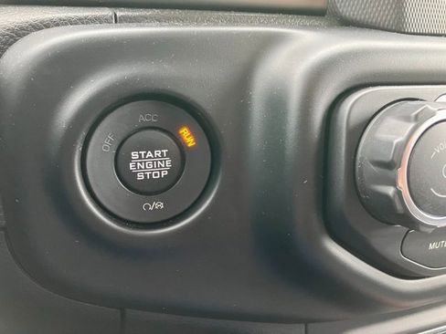 Used 2021 Jeep Gladiator Sport image 9