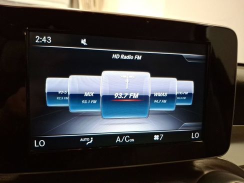 Used 2019 Mercedes-Benz GLC 300 4MATIC image 24