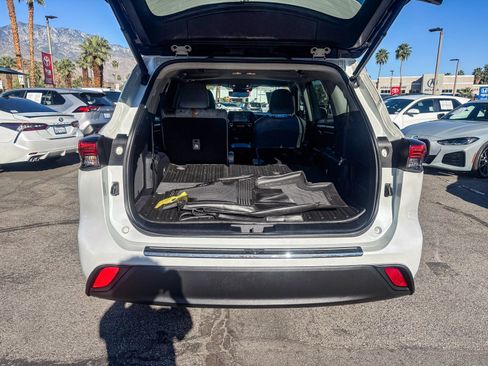 Used 2022 Toyota Highlander Bronze Edition image 13