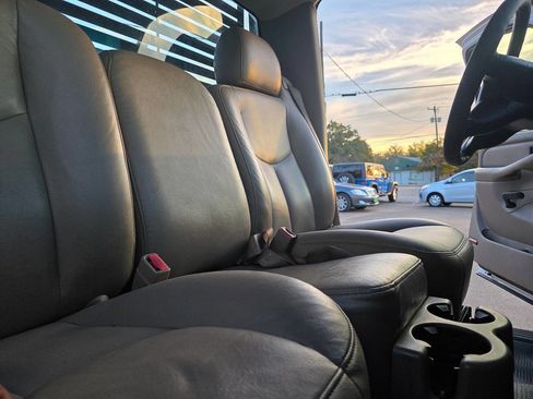 Used 2003 Chevrolet Silverado 3500 2WD Regular Cab image 24