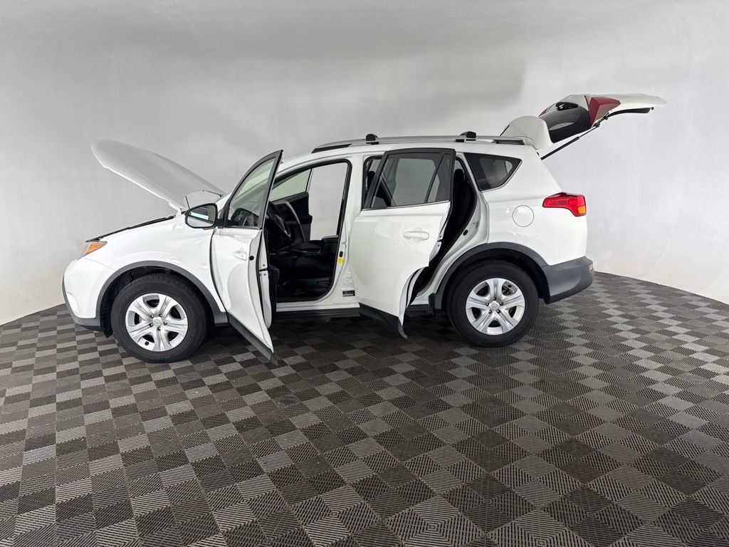 Used 2015 Toyota RAV4 LE AWD/4WD image 10