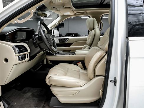 Used 2021 Lincoln Navigator Reserve image 3