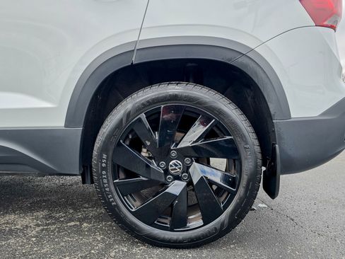 Used 2024 Volkswagen Taos SE w/ Taos Adventure Package image 25