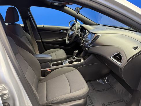 Used 2018 Chevrolet Cruze LT w/ Convenience Package image 24