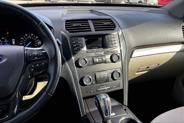 Used 2018 Ford Explorer XLT FWD image 6