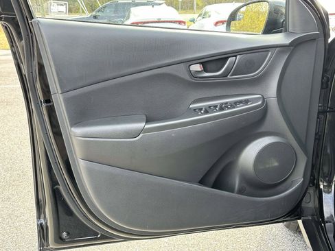 Used 2022 Hyundai Kona SE image 15