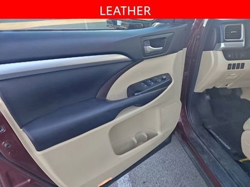 Used 2017 Toyota Highlander XLE AWD/4WD image 5