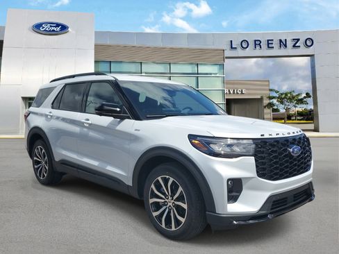 New 2026 Ford Explorer ST-Line RWD image 3