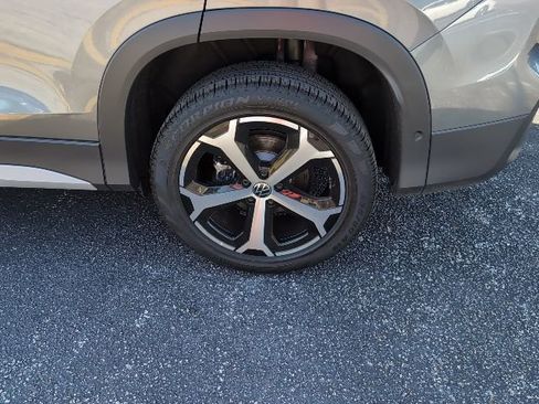 Used 2025 Volkswagen Tiguan SE image 7