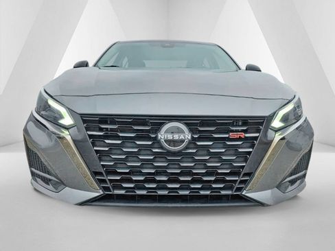 Used 2024 Nissan Altima 2.5 SR FWD image 2