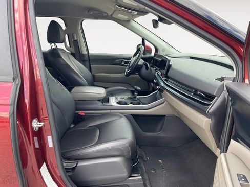 Used 2025 Kia Carnival image 15