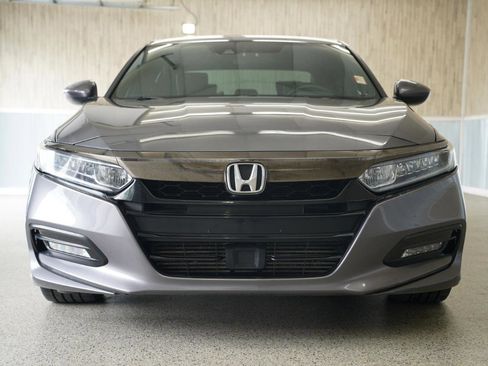 Used 2018 Honda Accord Sport image 3
