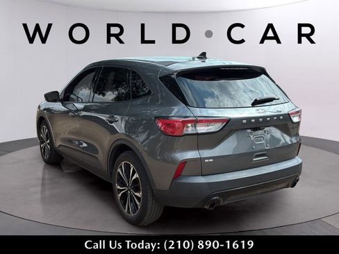 Used 2022 Ford Escape SE w/ SE Sport Appearance Package FWD image 9