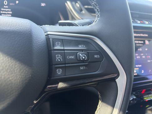 Used 2023 Jeep Grand Cherokee Altitude image 21