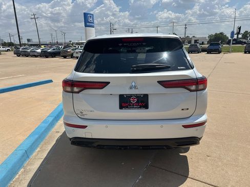 Used 2023 Mitsubishi Outlander SE image 14