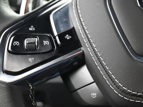 Used 2025 Chevrolet Corvette Stingray Coupe w/ Z51 Performance Package image 17