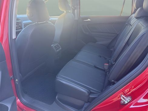 Used 2022 Volkswagen Tiguan SE image 27