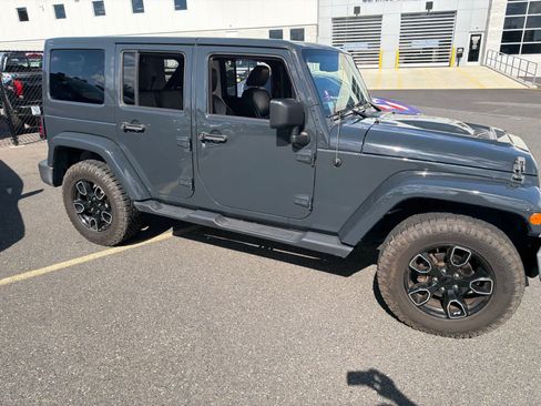 Used 2018 Jeep Wrangler Unlimited Sahara AWD/4WD image 2