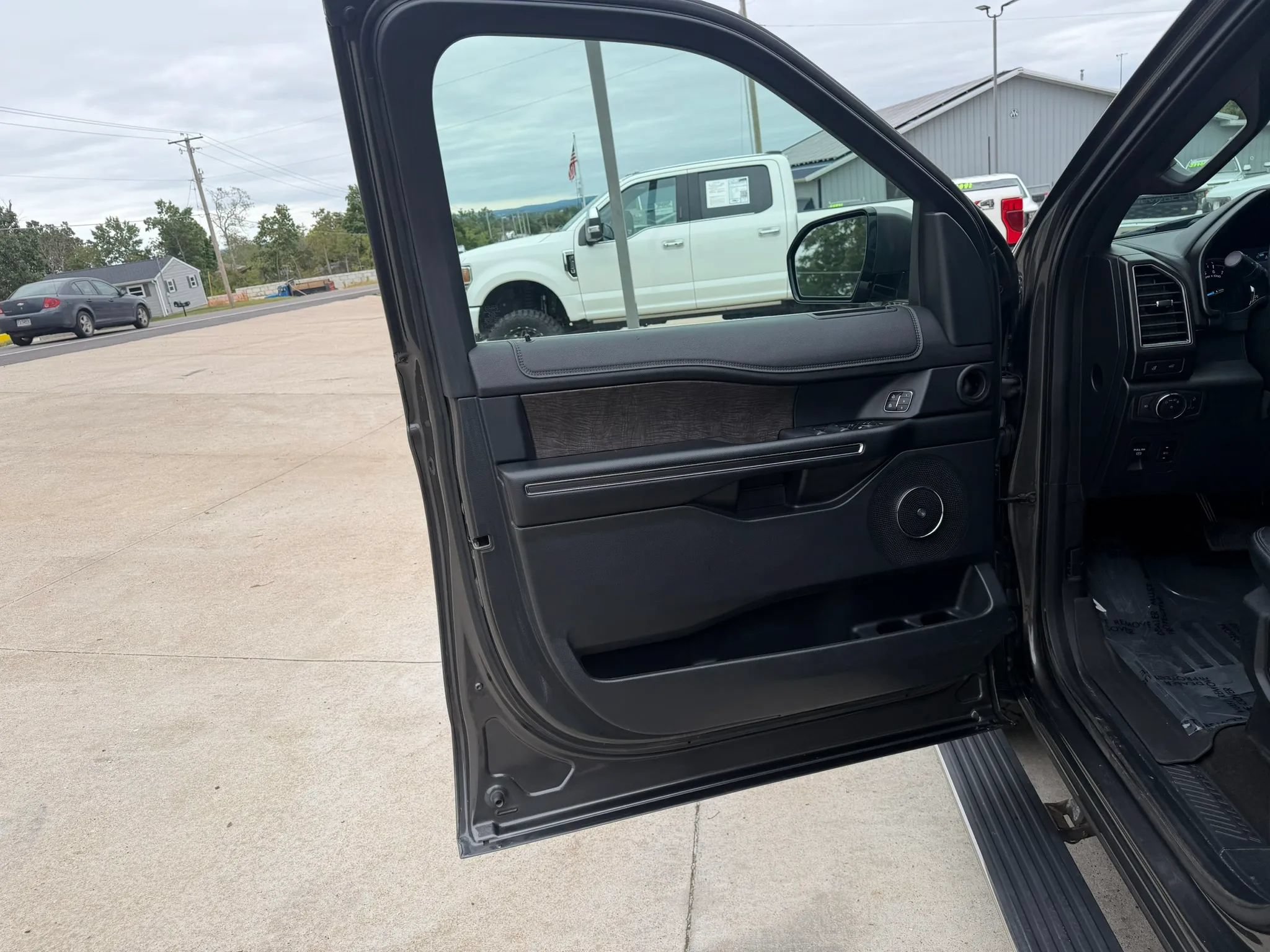Used 2019 Ford Expedition Max Limited w/ Special Edition Package AWD/4WD image 11