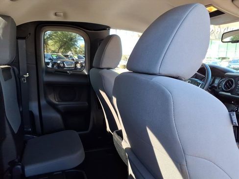 Used 2018 Toyota Tacoma 2WD Access Cab image 13