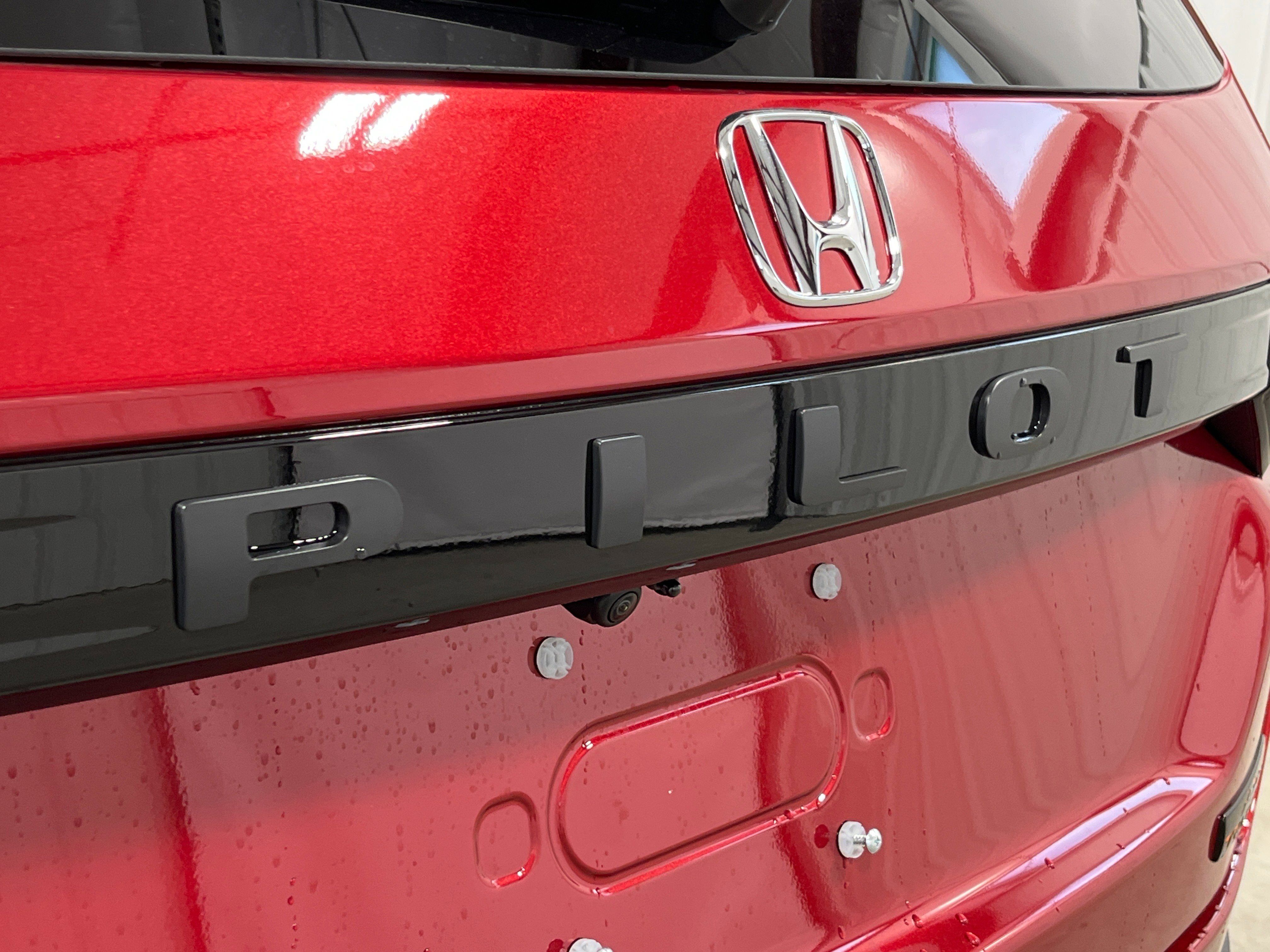 Used 2025 Honda Pilot TrailSport image 11