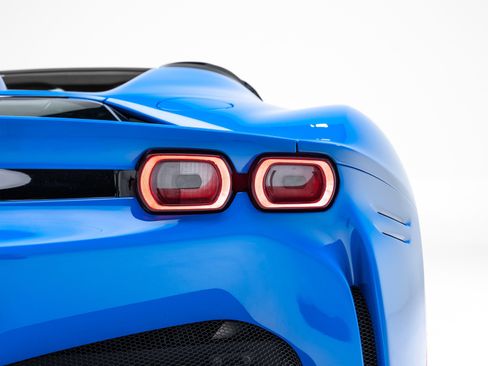 Used 2024 Ferrari SF90 Spider image 38