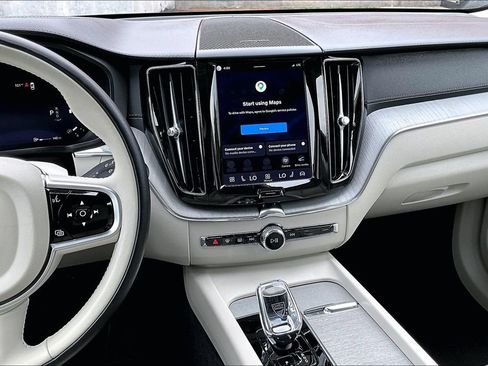 Used 2025 Volvo XC60 B5 Ultra w/ Protection Package Premier AWD/4WD image 8