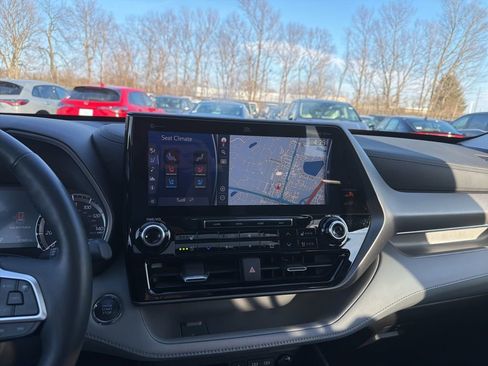 Used 2022 Toyota Highlander Limited image 15