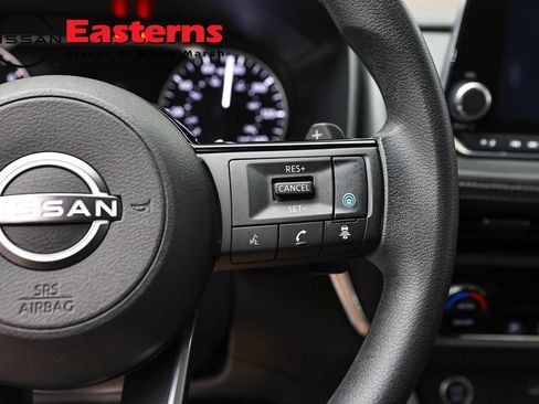 Used 2023 Nissan Rogue SV AWD/4WD image 16