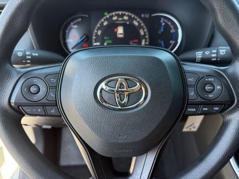 Used 2024 Toyota RAV4 LE AWD/4WD image 12