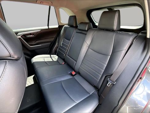 Used 2020 Toyota RAV4 XLE Premium FWD image 25