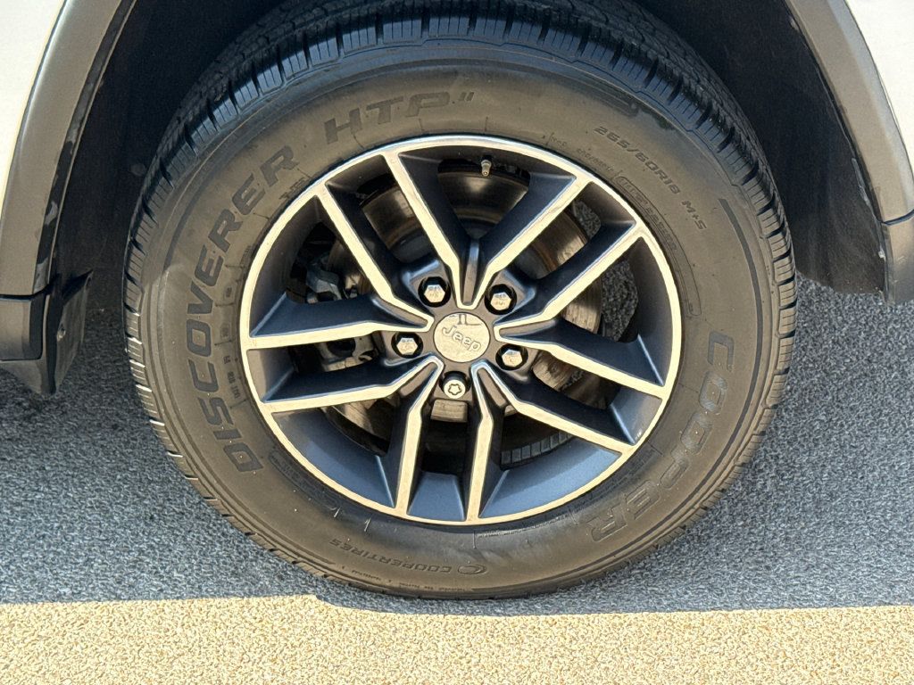 Used 2018 Jeep Grand Cherokee Limited RWD image 11