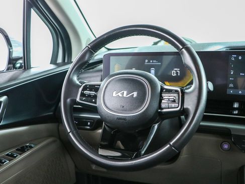 Used 2025 Kia Carnival FWD image 12