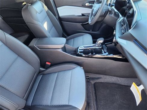 New 2025 Chevrolet Trax LT image 24