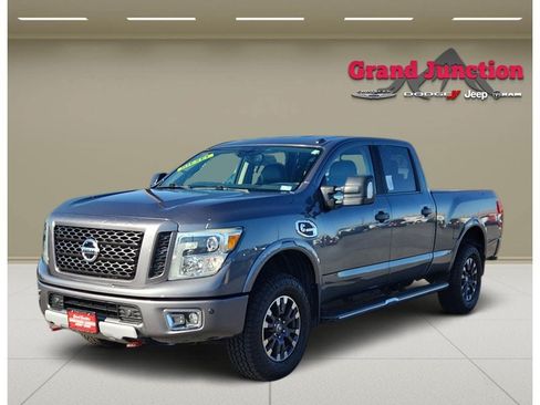 Used 2016 Nissan Titan PRO-4X AWD/4WD image 2