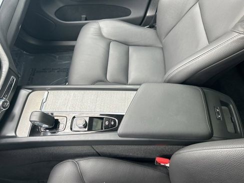 Certified 2025 Volvo XC60 B5 Plus image 26