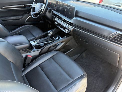 Used 2025 Kia Telluride S FWD image 13