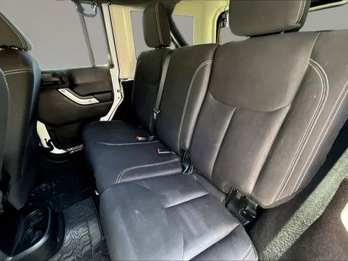 Used 2016 Jeep Wrangler Unlimited Sahara AWD/4WD image 19