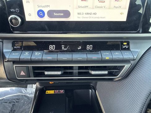 Used 2025 Toyota Camry SE image 19