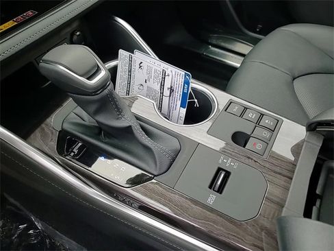 New 2026 Toyota Highlander Platinum image 18