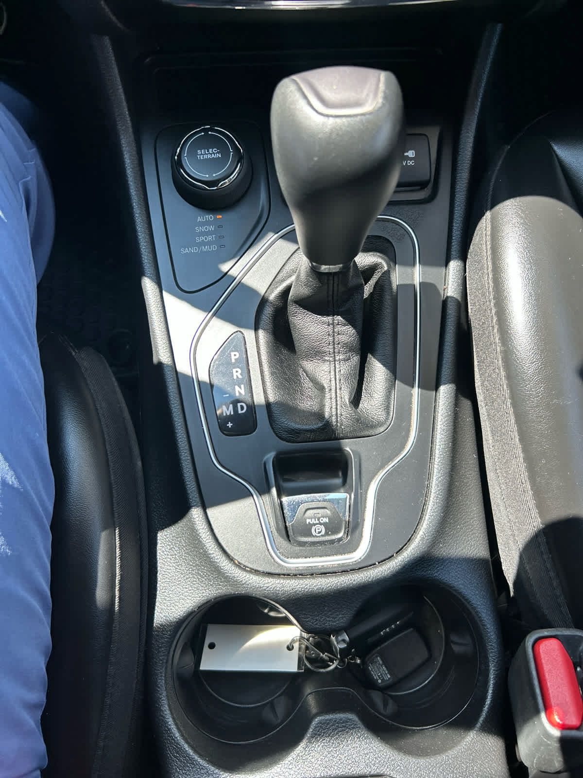 Used 2020 Jeep Cherokee Latitude Plus w/ Cold Weather Group AWD/4WD image 19