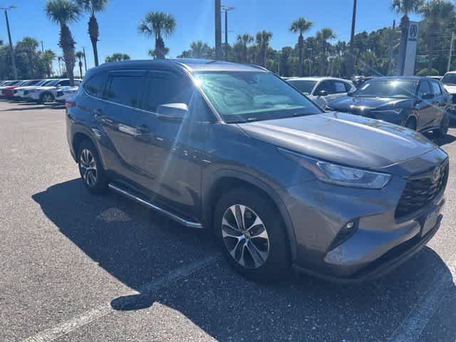 Used 2020 Toyota Highlander XLE FWD image 9