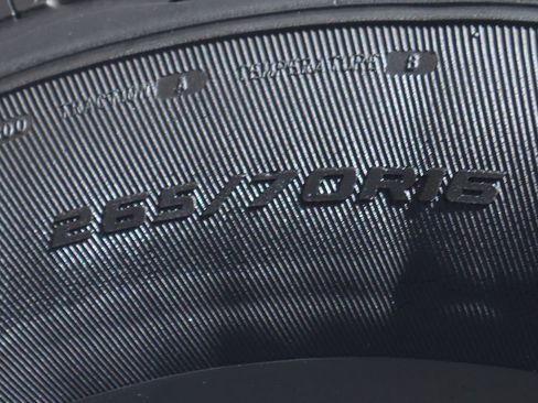 Used 2016 Nissan Frontier SV image 40