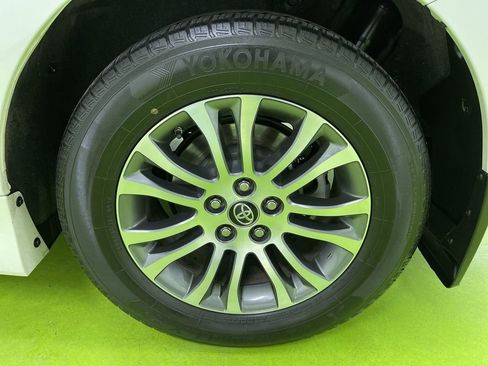 Used 2020 Toyota Sienna XLE image 14